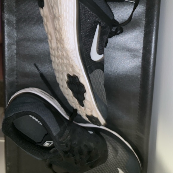 Nike - Picture 3 of 6